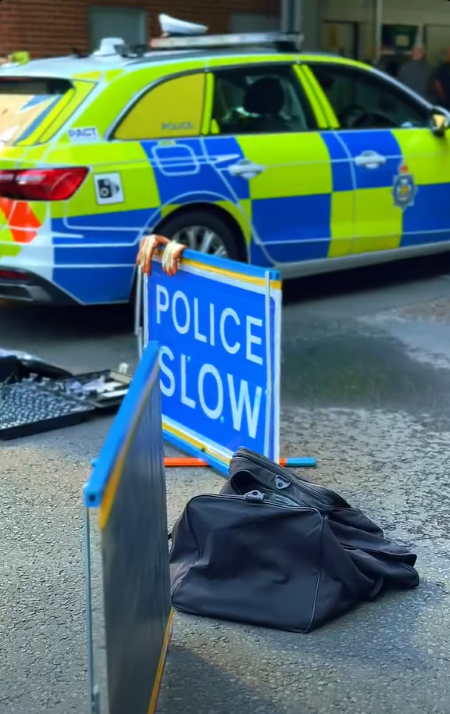 Police slow sign